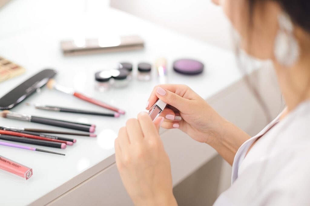 Cómo Remover el Maquillaje de Forma Eficaz: Consejos para una Piel Limpia y Saludable