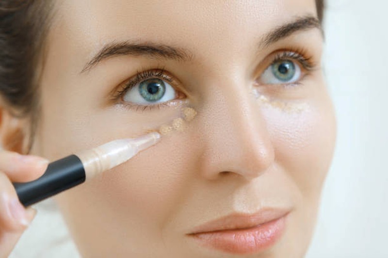 Cómo Elegir el Mejor Corrector de Ojeras: Guía Completa para un Look Descansado