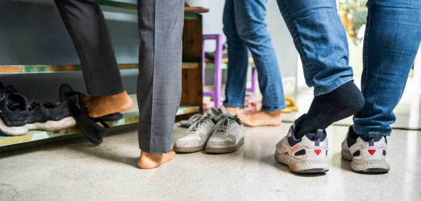 Quítese los zapatos antes de entrar en casa em Limpieza zapatos